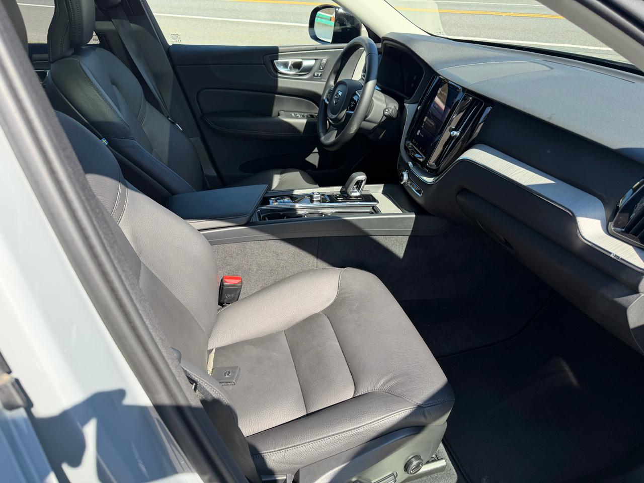 Volvo XC60 B5 Plus Dark AWD 2025