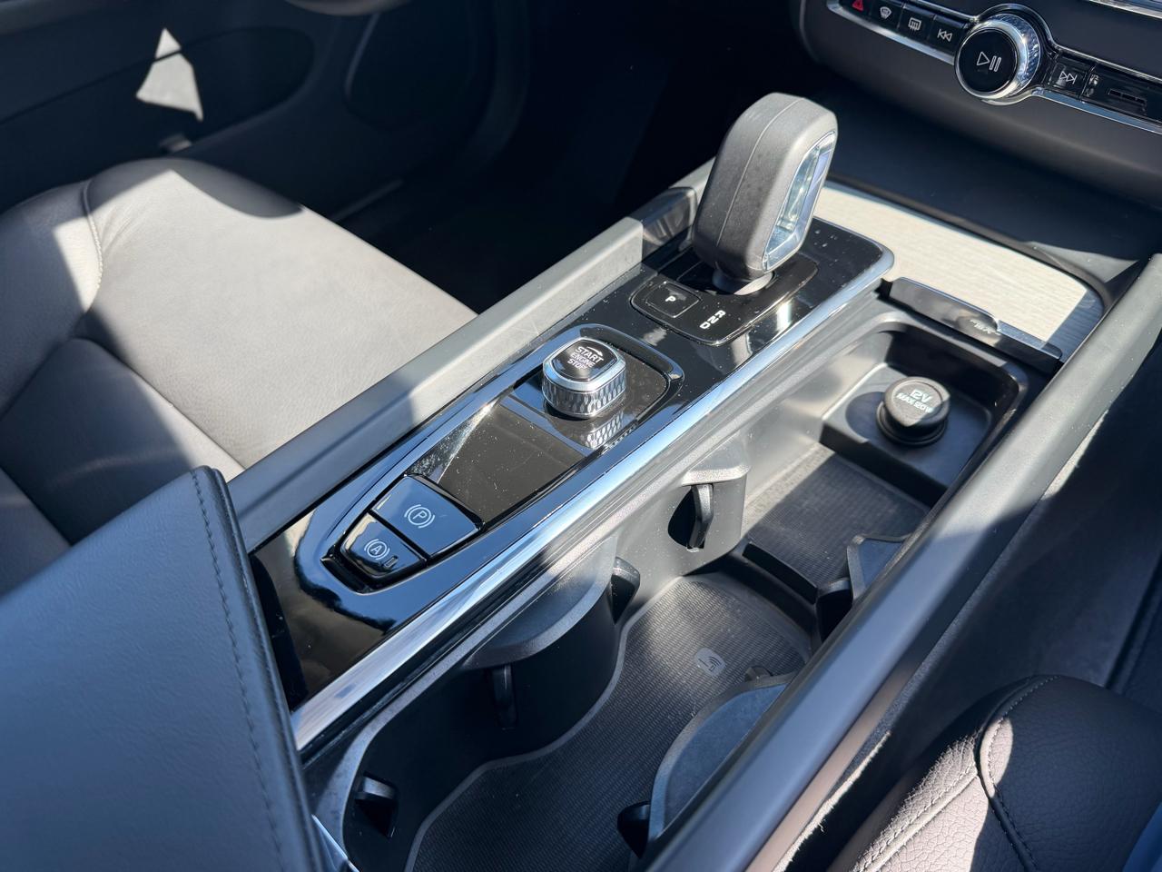 Volvo XC60 B5 Plus Dark AWD 2025