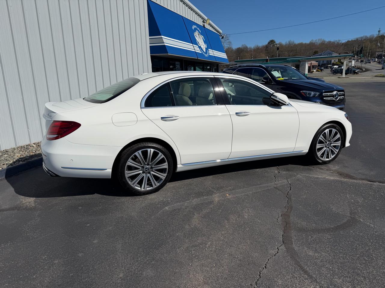 Mercedes-Benz E-Class E300 Luxury 4MATIC Sedan 2019