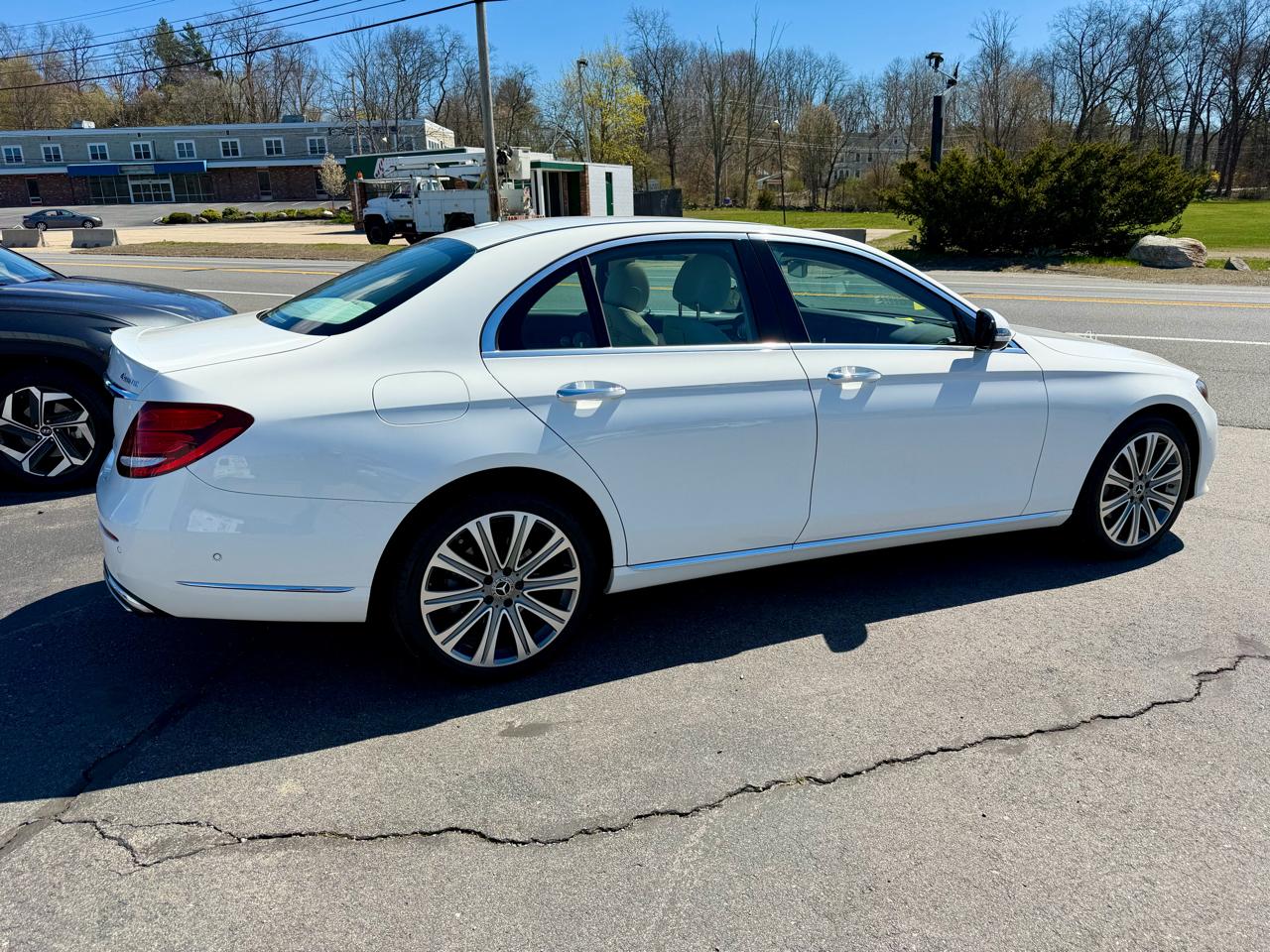 Mercedes-Benz E-Class E300 Luxury 4MATIC Sedan 2019