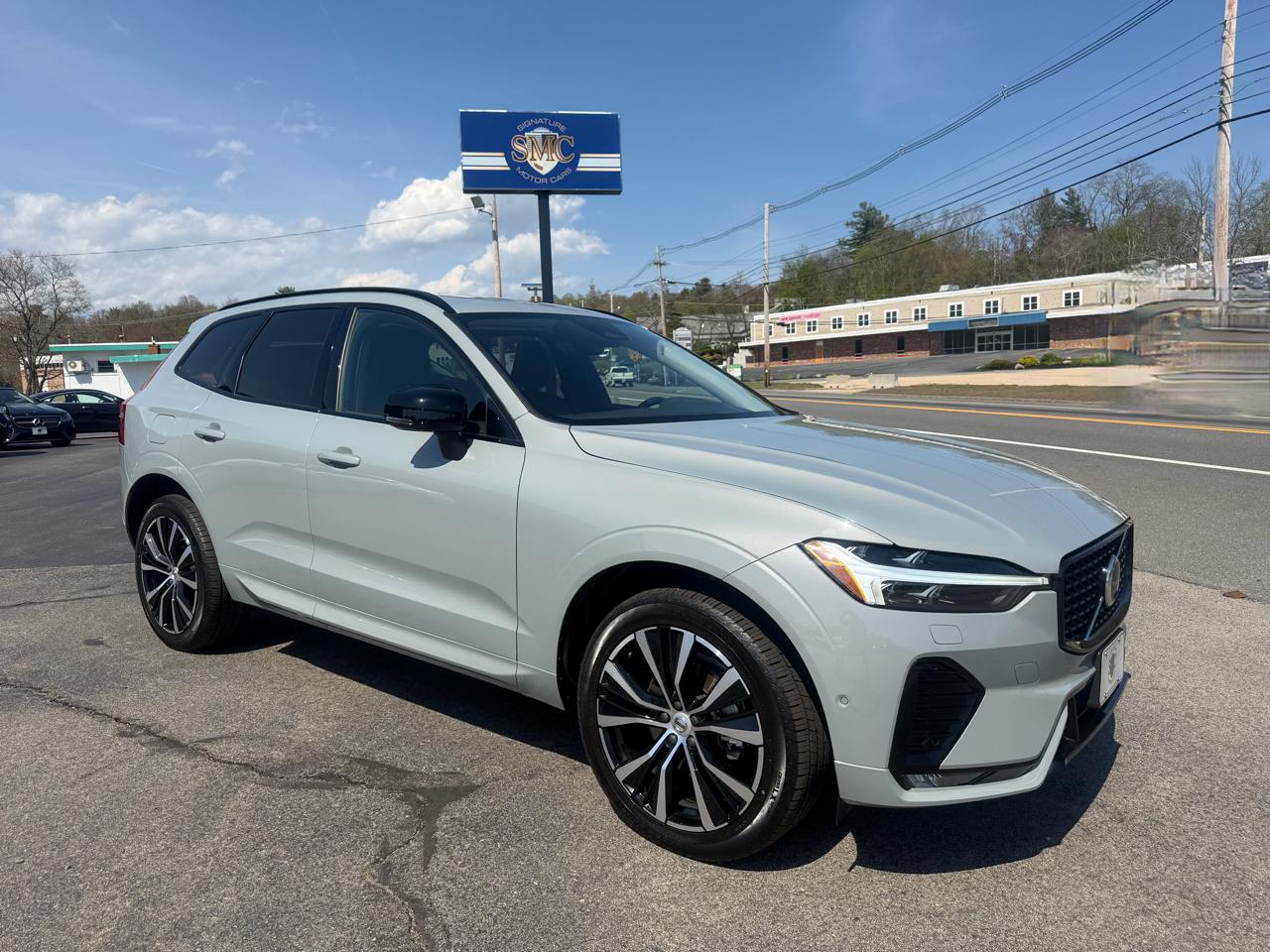 2025 Volvo XC60 B5 Plus Dark AWD