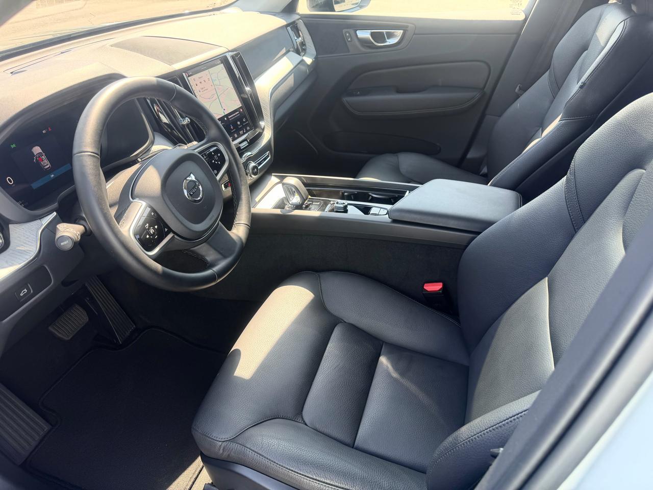 Volvo XC60 B5 Plus Dark AWD 2025