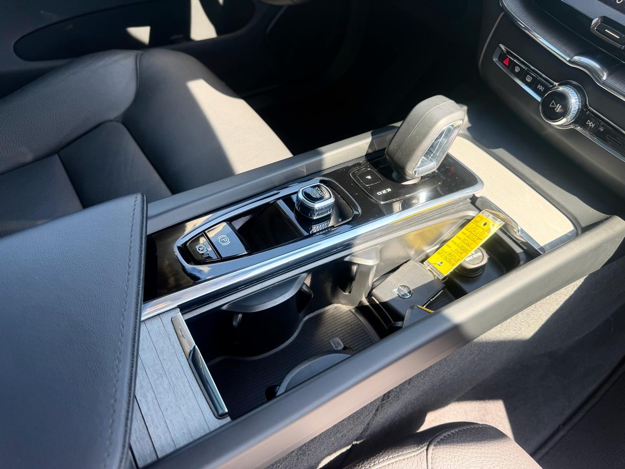 Volvo XC60 B5 Plus Dark AWD 2025