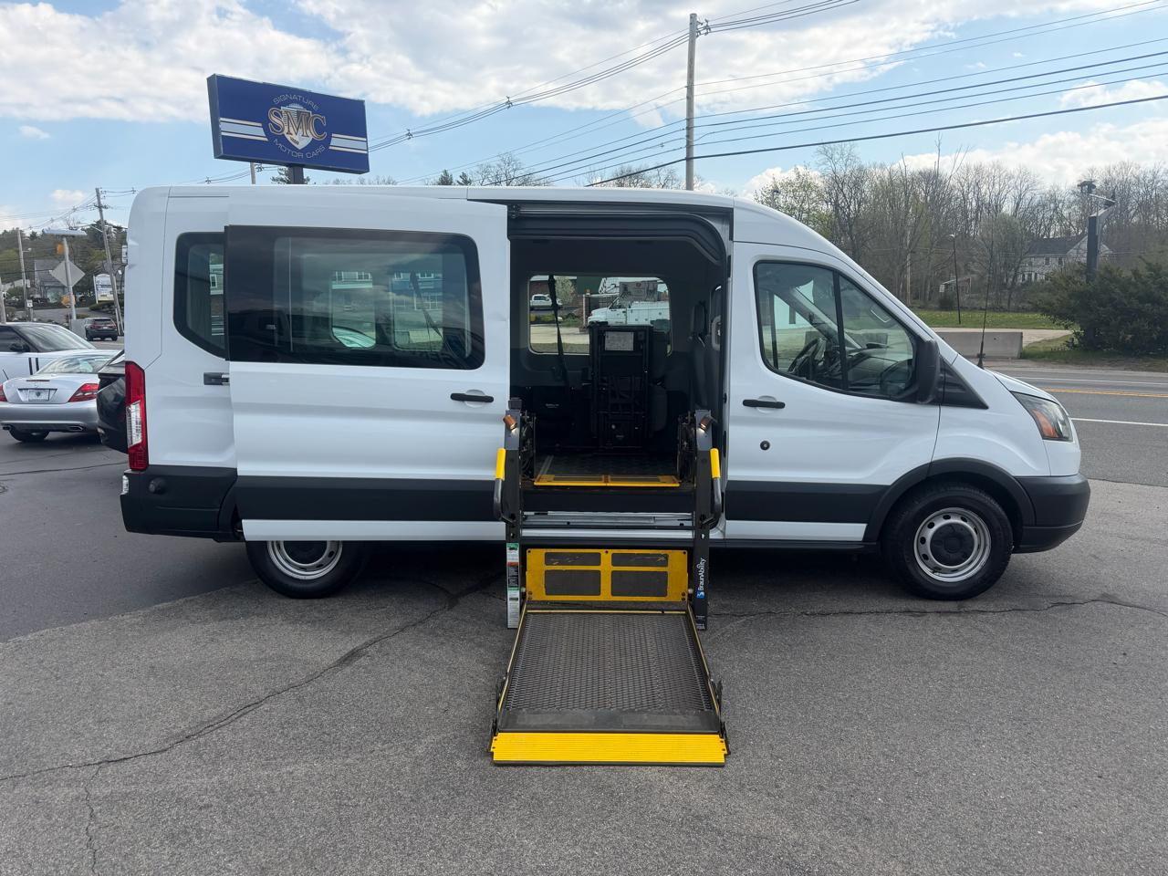 Ford Transit 350 Wagon Med. Roof XL w/Sliding Pass. 148-in. WB 2015