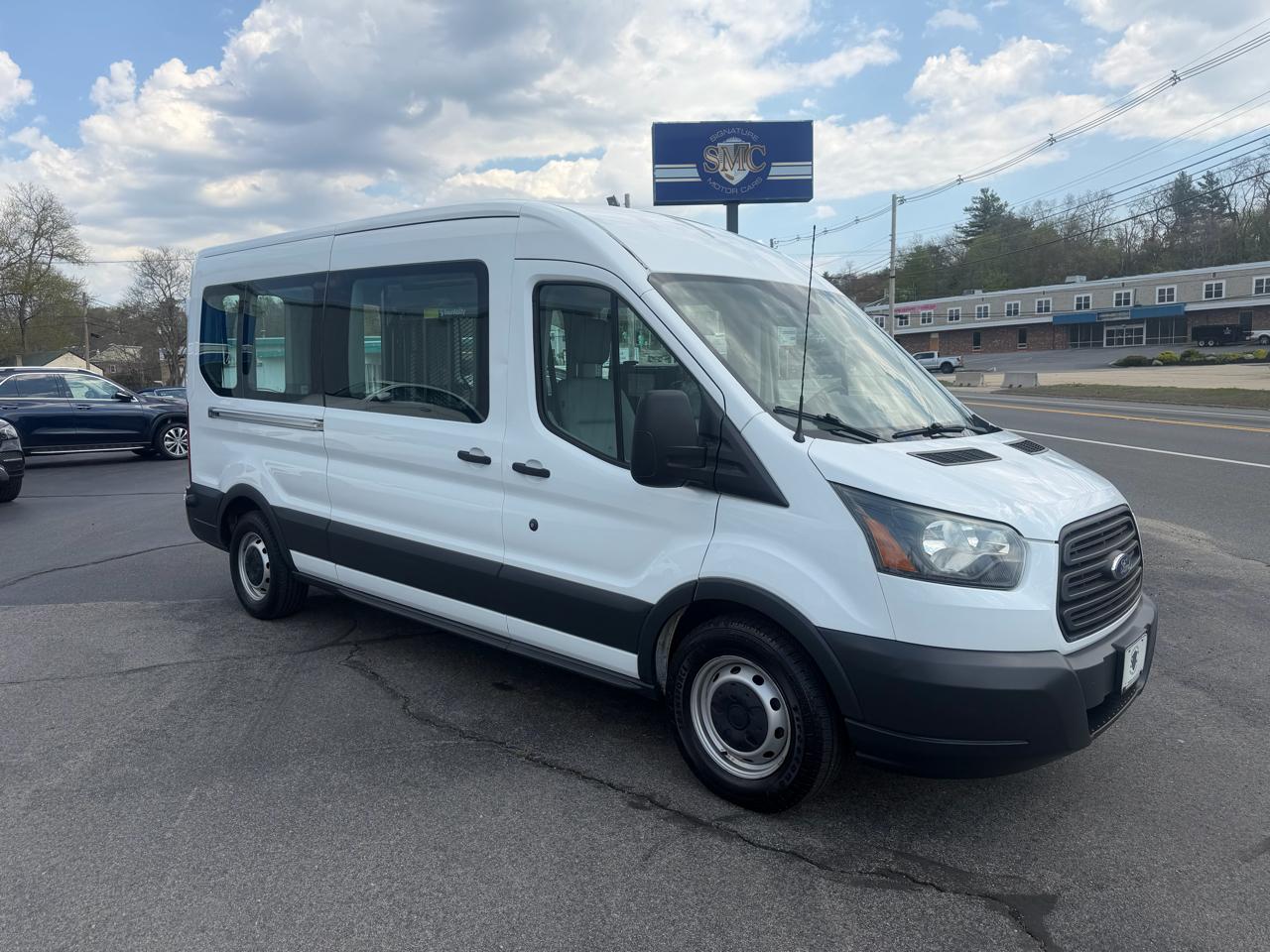 Ford Transit 350 Wagon Med. Roof XL w/Sliding Pass. 148-in. WB 2015
