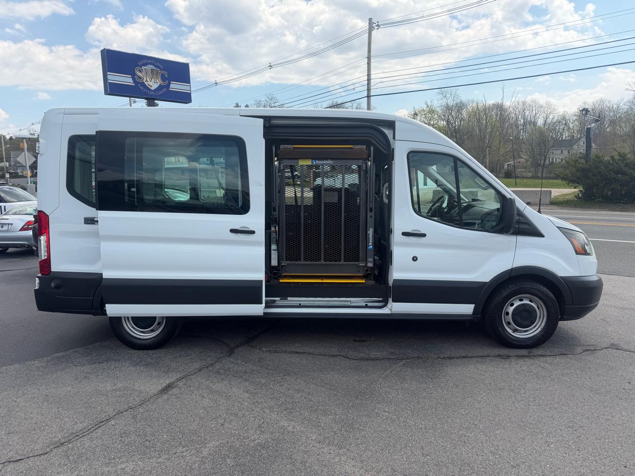 Ford Transit 350 Wagon Med. Roof XL w/Sliding Pass. 148-in. WB 2015