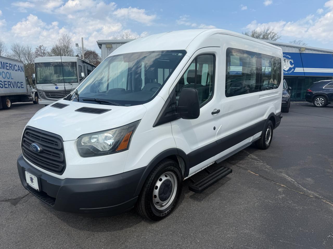 Ford Transit 350 Wagon Med. Roof XL w/Sliding Pass. 148-in. WB 2015