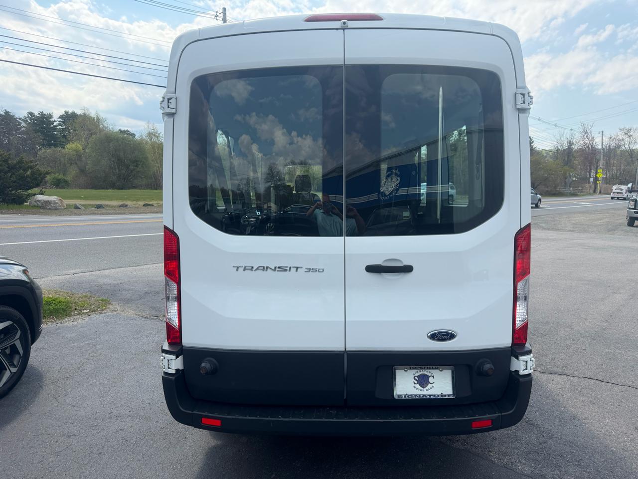 Ford Transit 350 Wagon Med. Roof XL w/Sliding Pass. 148-in. WB 2015