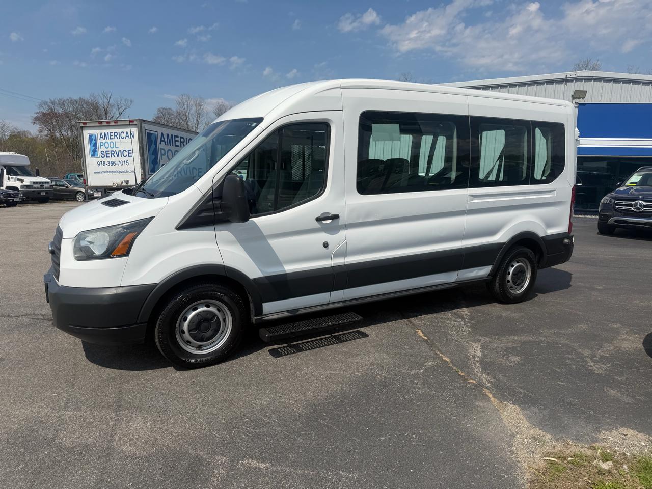 Ford Transit 350 Wagon Med. Roof XL w/Sliding Pass. 148-in. WB 2015