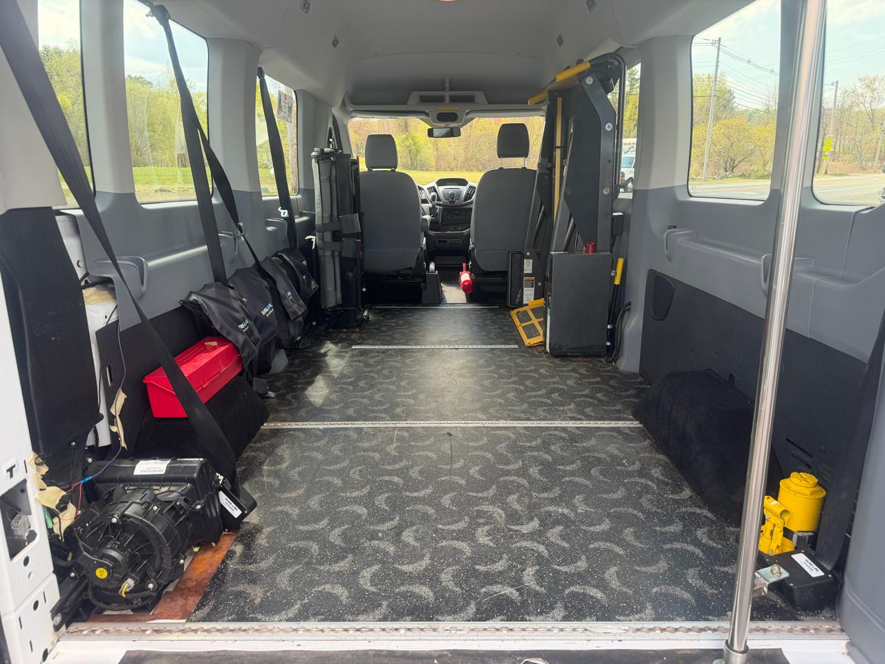 Ford Transit 350 Wagon Med. Roof XL w/Sliding Pass. 148-in. WB 2015