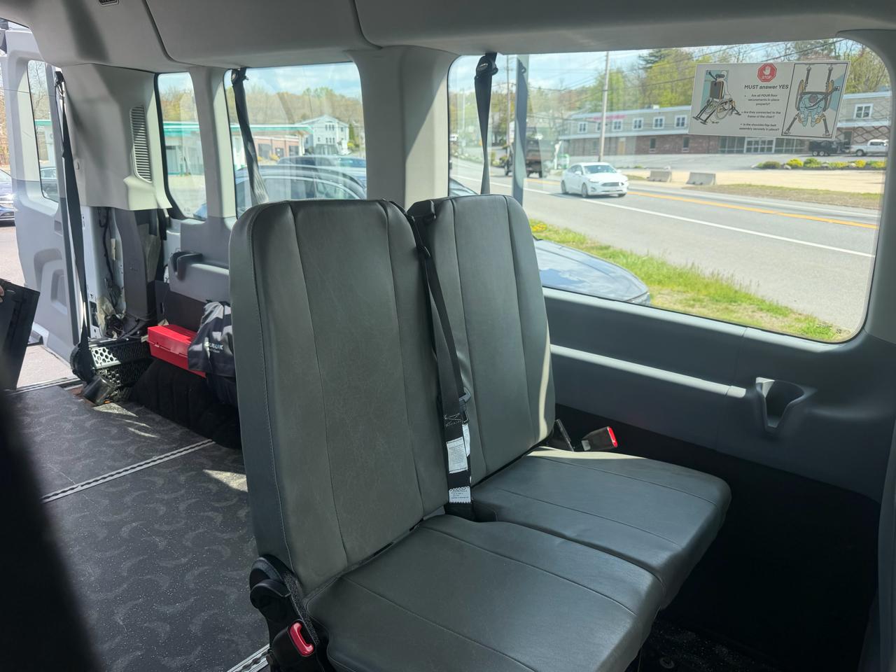 Ford Transit 350 Wagon Med. Roof XL w/Sliding Pass. 148-in. WB 2015