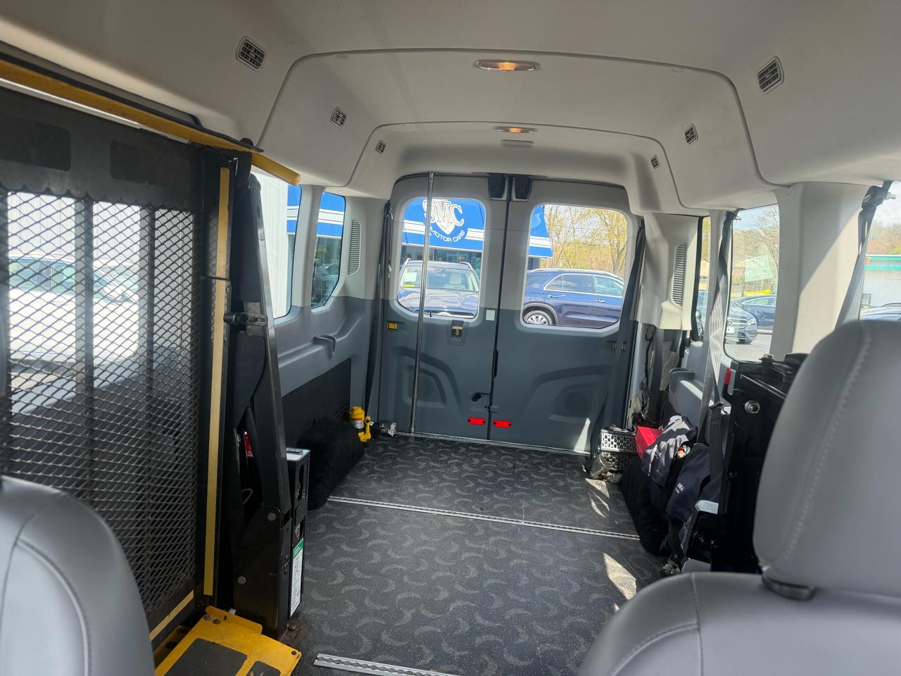 Ford Transit 350 Wagon Med. Roof XL w/Sliding Pass. 148-in. WB 2015