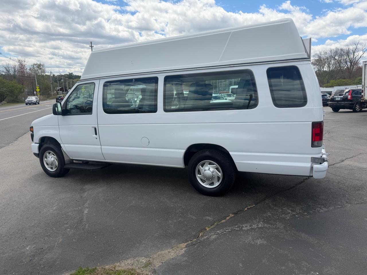 Ford Econoline E-250 Extended 2014