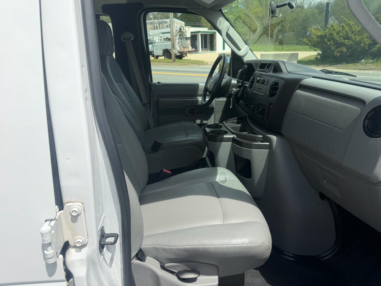 Ford Econoline E-250 Extended 2014