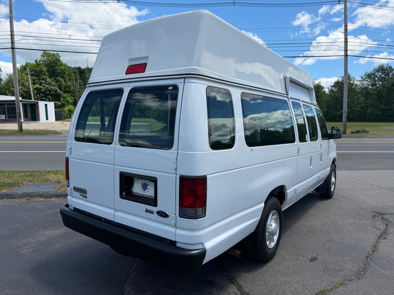 Ford Econoline E-250 Extended 2011