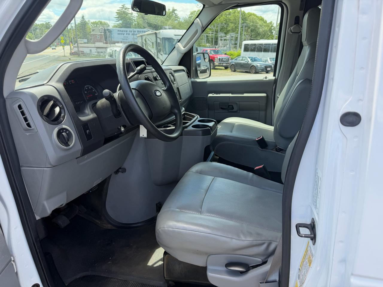 Ford Econoline E-250 Extended 2011