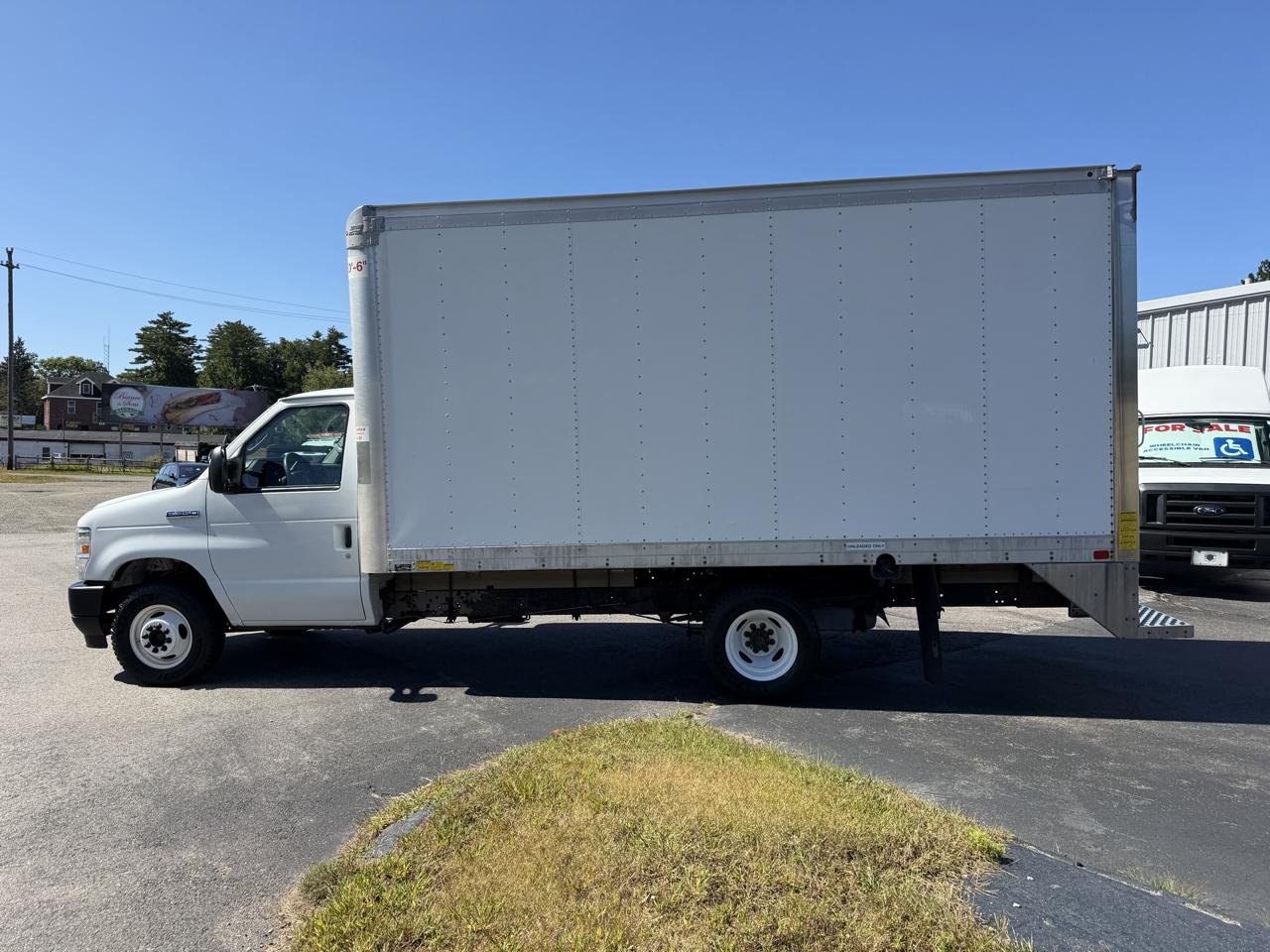 Ford Econoline E-350 Super Duty 2021