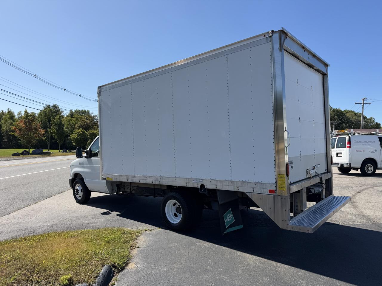 Ford Econoline E-350 Super Duty 2021