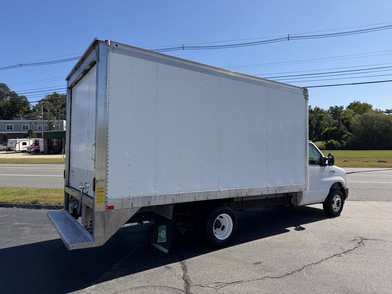 Ford Econoline E-350 Super Duty 2021