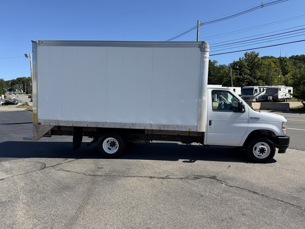 Ford Econoline E-350 Super Duty 2021
