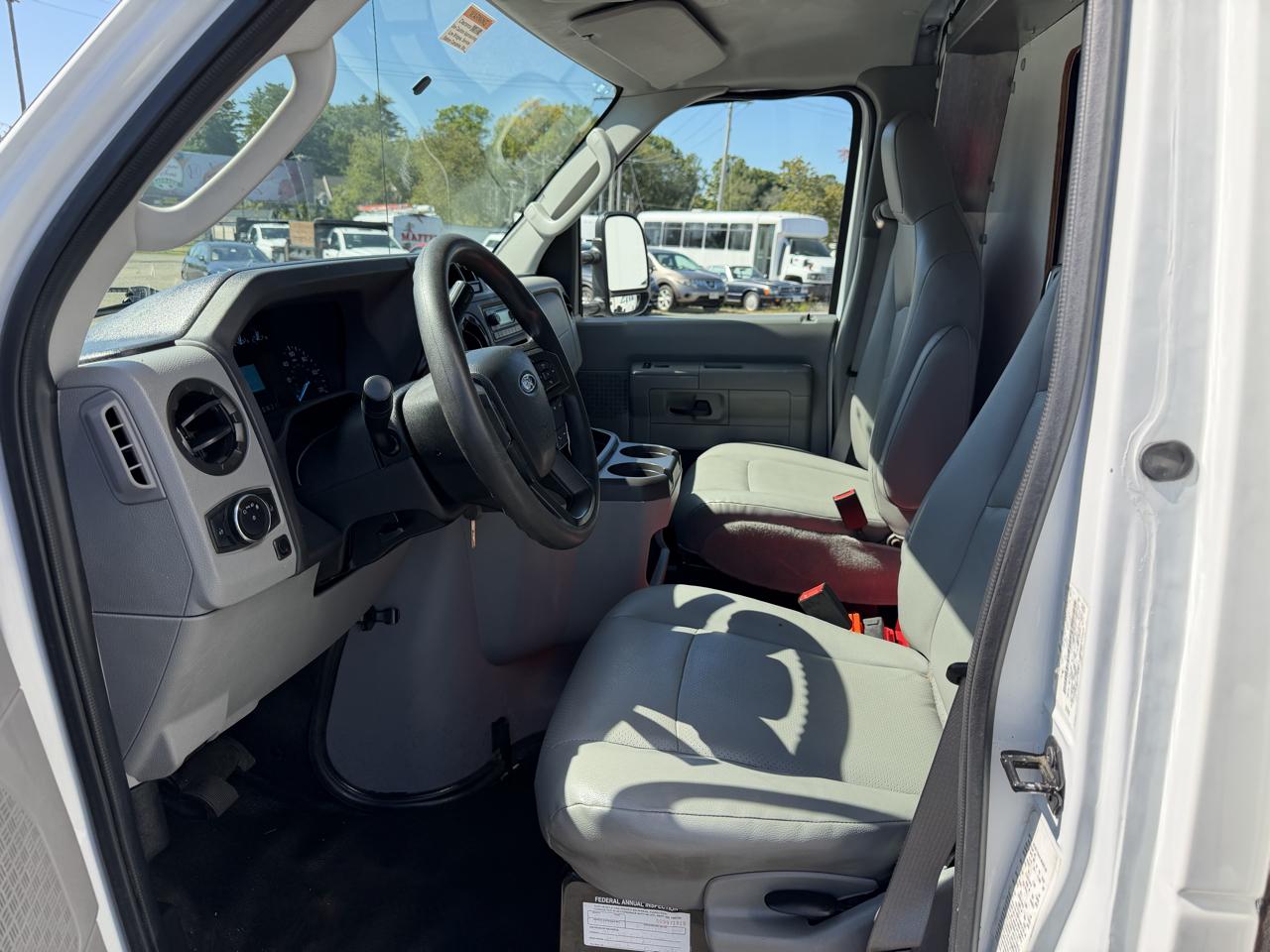 Ford Econoline E-350 Super Duty 2021