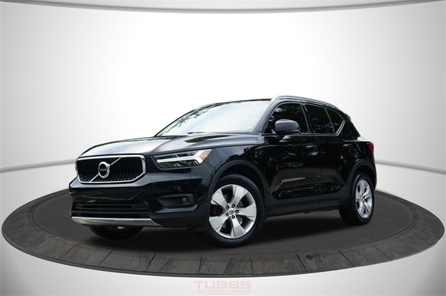 2022 Volvo XC40 T5 AWD Momentum photo 2