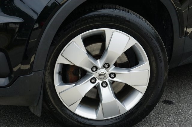 2022 Volvo XC40 T5 AWD Momentum photo 3