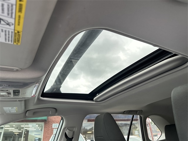 2022 Toyota RAV4 XLE photo 4