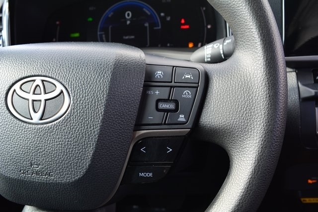 Toyota Camry XLE (Natl) 2025