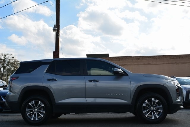 2025 Chevrolet Equinox LT photo 4