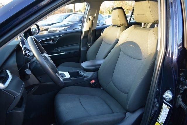 Toyota RAV4 XLE FWD (Natl) 2025