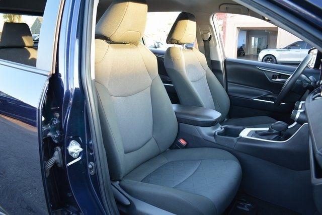 Toyota RAV4 XLE FWD (Natl) 2025