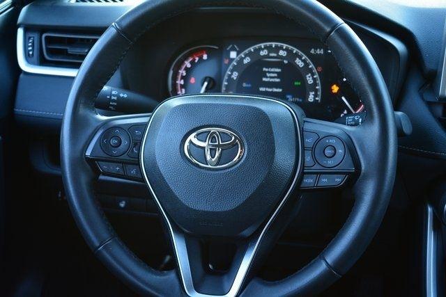 Toyota RAV4 XLE FWD (Natl) 2025