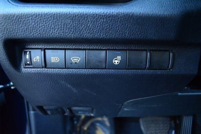 Toyota RAV4 XLE FWD (Natl) 2025