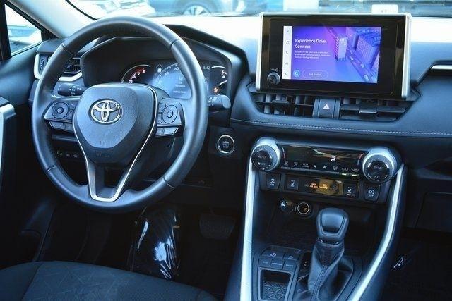 Toyota RAV4 XLE FWD (Natl) 2025