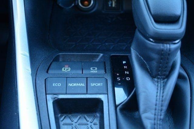 Toyota RAV4 XLE FWD (Natl) 2025