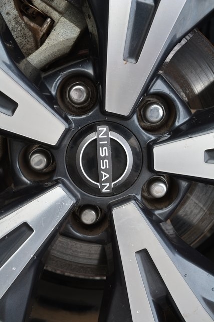 2023 Nissan Rogue SV photo 2