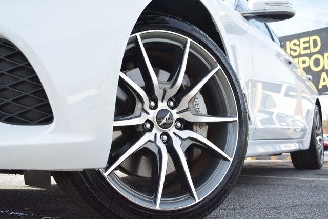 Genesis G70 2.5T RWD 2025