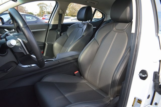 Genesis G70 2.5T RWD 2025