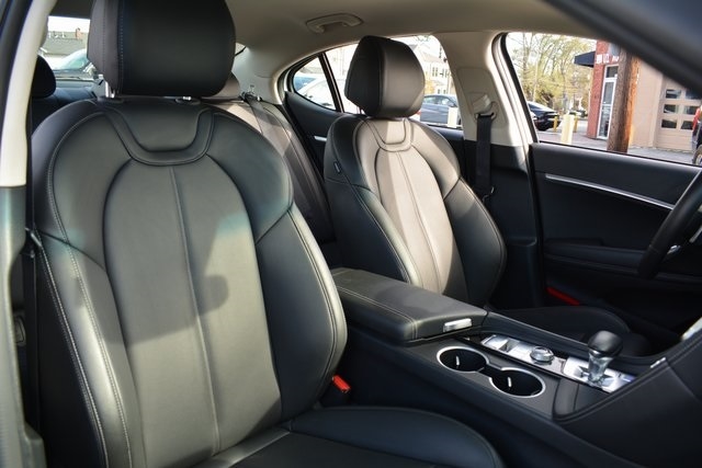 Genesis G70 2.5T RWD 2025