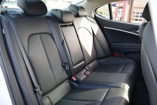 Genesis G70 2.5T RWD 2025