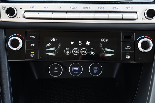 Genesis G70 2.5T RWD 2025