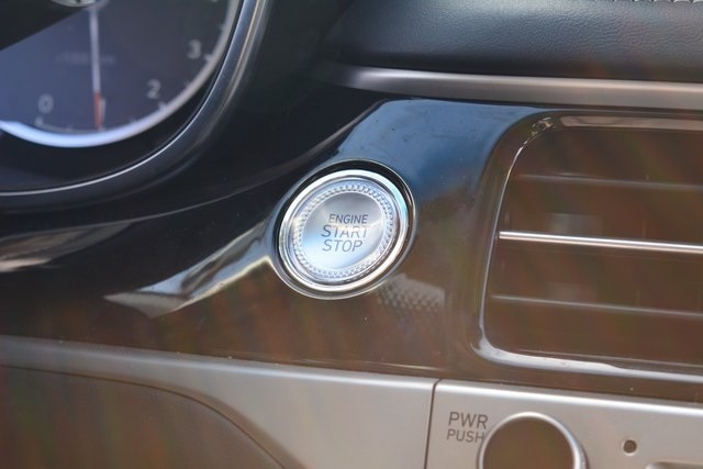 Genesis G70 2.5T RWD 2025