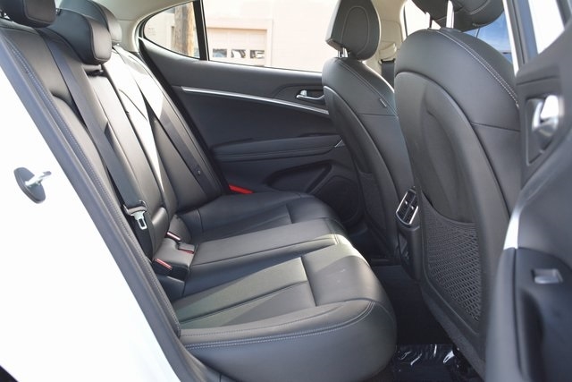 Genesis G70 2.5T RWD 2025