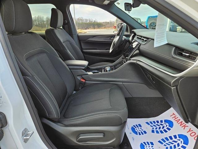 Jeep Grand Cherokee Laredo 4x2 2025