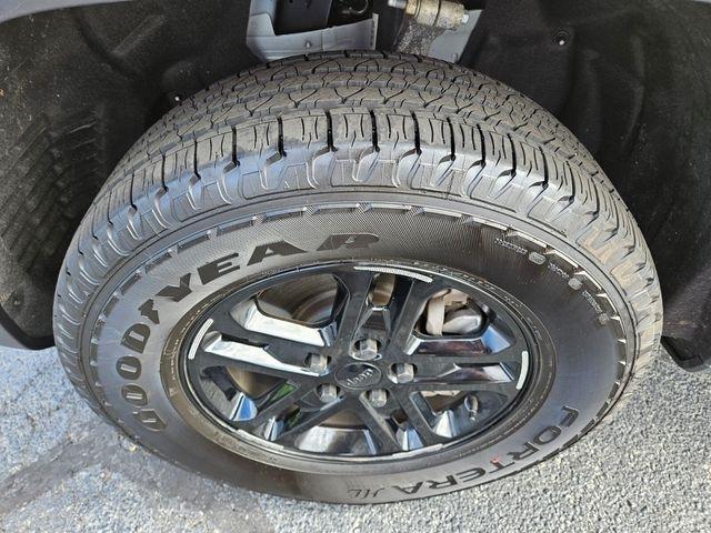 Jeep Grand Cherokee Laredo 4x2 2025