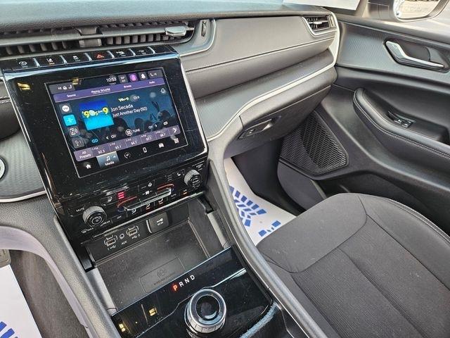 Jeep Grand Cherokee Laredo 4x2 2025