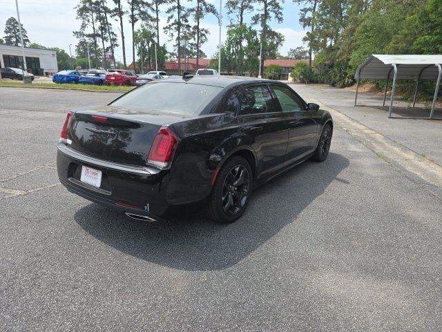 Chrysler 300 Touring L RWD 2023