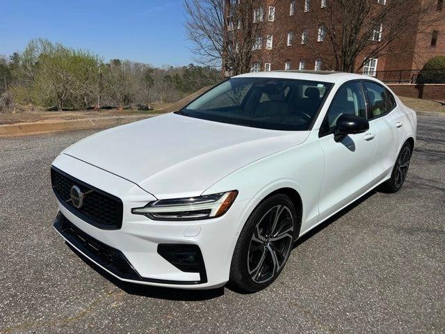 Volvo S60 B5 FWD Plus Dark Theme 2024