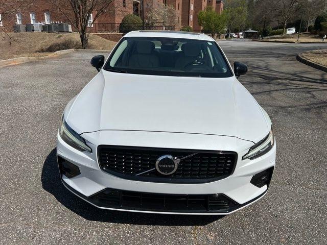 Volvo S60 B5 FWD Plus Dark Theme 2024